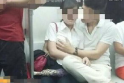 亲嘴摸胸视频,揭秘亲嘴摸胸视频背后的故事